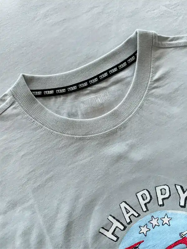 Happy Hour Men's T-shirt - Image 4